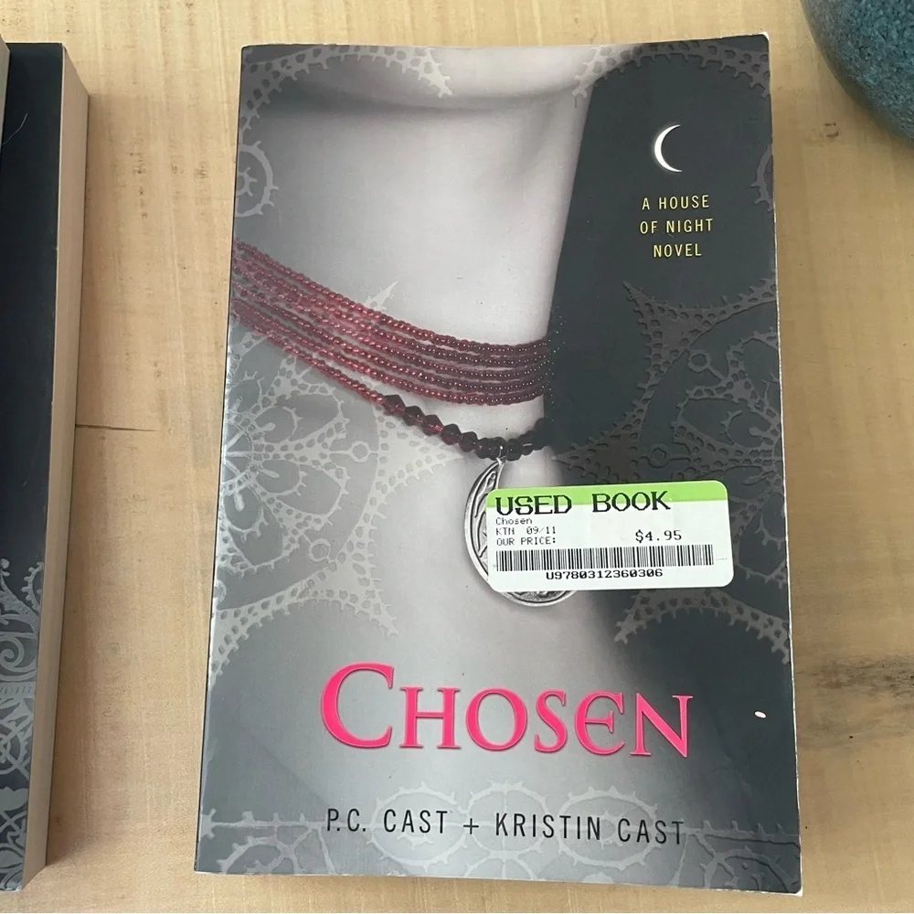 $15 SALE Set/3 Book Teen Paperback Vampire Fiction Series Magic Dark Humor Set - Picture 6 of 15